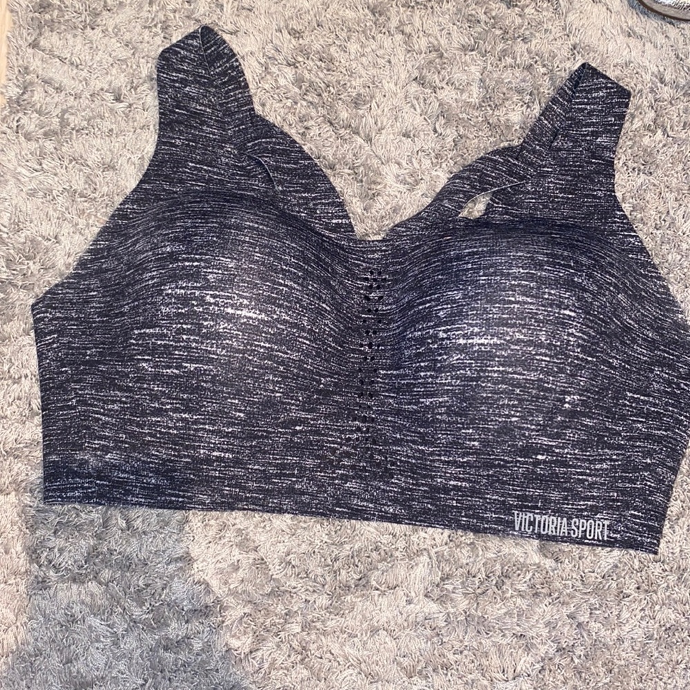 Victoria Sport - Sports Bra 38DD